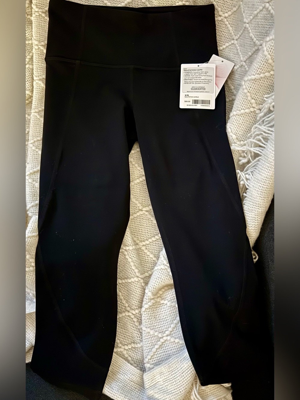 Athleta Black Salutation Capri Leggings